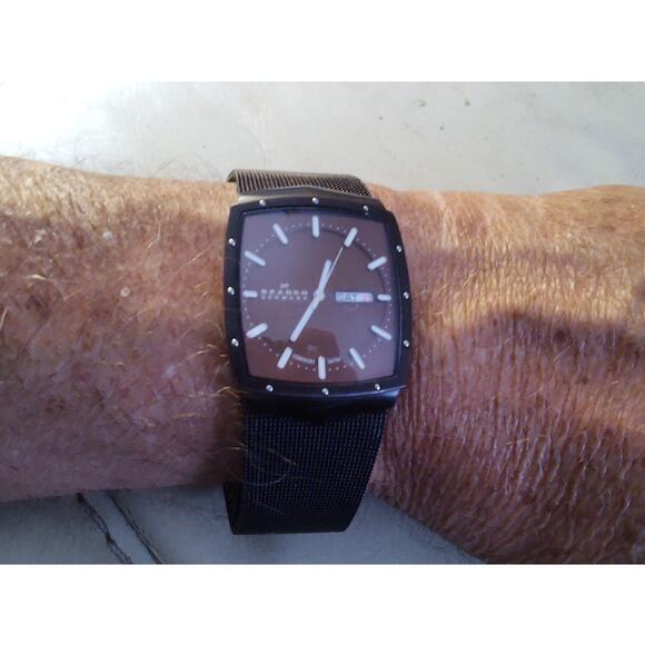 Skagen 396LTMD Titanium Brown/bronze mesh, ultra-thin square case day/date main image 4